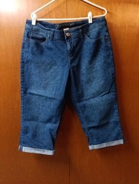 Faded Glory Dark Indigo Women's Denim Capri